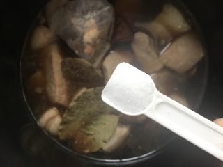 55、一天家双色凉皮➕肉夹馍????,放入盐