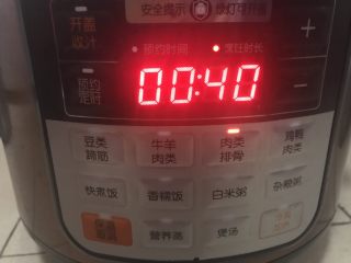 56、一天家双色凉皮➕肉夹馍????,肉类40分钟，用其他锅具➕足量开水，大火烧开，小火慢炖1小时，焖45分钟最入味。