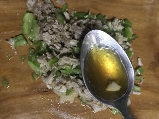 59、一天家双色凉皮➕肉夹馍????,浇上适量肉汁