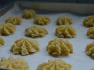 11、黄油曲奇,挤上喜欢的形状