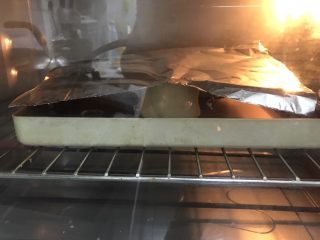 19、堡尔美克鸡蛋披萨杯,20、如果表面上色过快，可以盖锡纸。