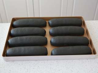 19、黑骑士面包,出炉震一下，再取出待凉。