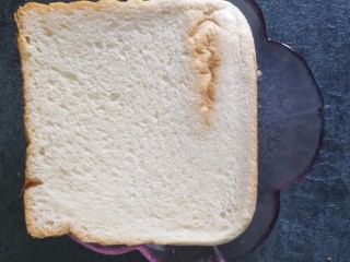 4、腊肠鸡蛋沙拉三明治,土司，买现成的就可以