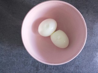 9、腊肠鸡蛋沙拉三明治,然后剥皮