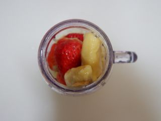 8、凤梨酸奶燕麦,低脂代餐,香蕉。