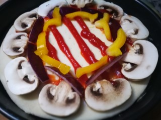 9、做饼＋蘑菇鲜虾披萨饼,摆放洋葱和彩椒