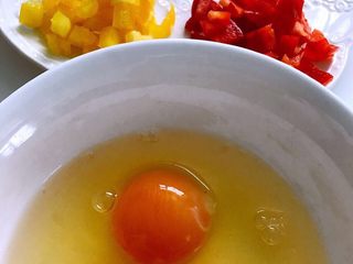 2、披萨,鸡蛋打散