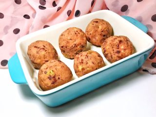 13、适合三高人士的无糖无油红豆沙,这个办法做出来的红豆沙，口感丰富，沙沙的口感，适合做红豆包，或者红豆面包等，但是不适合做月饼哦。