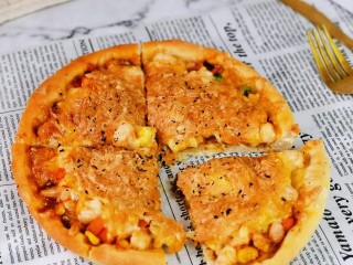 15、虾仁培根披萨,出炉全家抢着吃，两个披萨妙光。