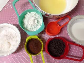 1、年味――趣多多可可曲奇,称量所用材料