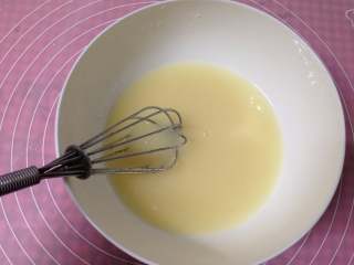 3、年味――趣多多可可曲奇,充分搅拌成乳化溶液