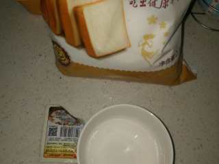 1、牛肉蔬菜披萨,高筋面粉500克，安琪酵母2.5g