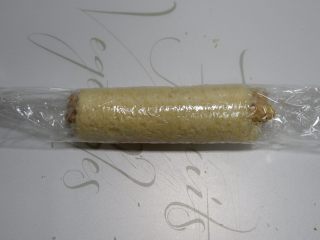 14、快手早餐，金枪鱼糖果吐司卷,用保鲜膜卷紧