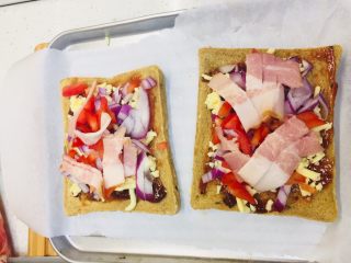 6、吐司披萨,加培根