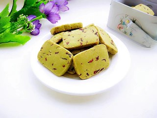 16、#甜味#抹茶蔓越莓饼干,装盘。