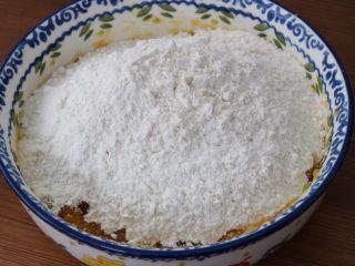 6、红薯小面包,加入面粉