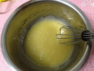 4、桃酥饼干,混合均匀使之乳化