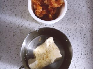 7、乳酪橙皮金钱小面包, 在揉面期间制作乳酪橙皮馅。