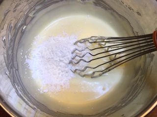 15、午后茶点《红豆芝士条》【甜点篇】,放入淀粉！各位啊，最后的搅拌时光了，抓住机遇，各种扭起来啊！