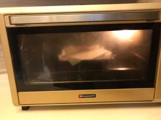 19、午后茶点《红豆芝士条》【甜点篇】,放进烤箱中下层。160°，40--50分钟，最后10--15分钟注意上色。（一不小心会变成包公再世哦！！！小心！！！）