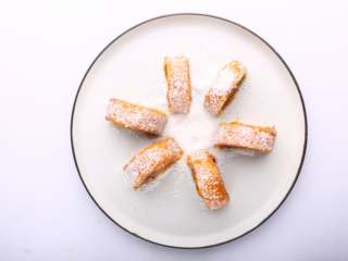 18、南瓜豆沙糯米卷,最后切成小块即可