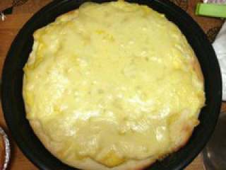 7、芝士榴莲披萨,入烤箱，上下火200度至芝士融化即可