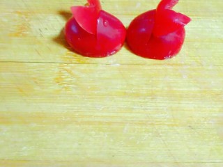 10、红薯番茄芝士披萨,小西红柿做成小兔子