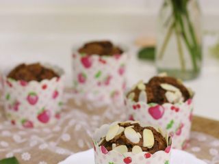 13、红枣低脂蛋糕,稍微放凉后即可食用。