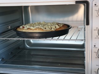 13、培根披萨,继续入烤箱 再烤10分钟左右。