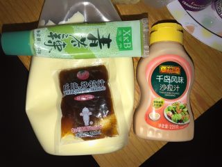 15、藜麦蔬果虾仁沙拉,准备各种沙拉酱