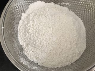 3、玛格丽特饼干（原味）,低粉和玉米淀粉混合备用