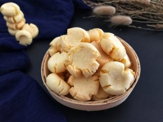 15、玛格丽特饼干（原味）,烤至边缘微黄即可