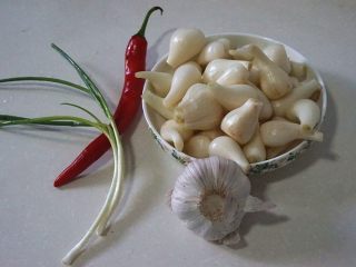 1、凉拌荞头,食材准备