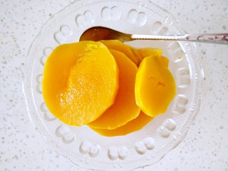 3、中式点心+月饼“蒸”的好吃！,再把它上锅隔水蒸熟取出