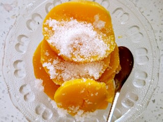 4、中式点心+月饼“蒸”的好吃！,加上二分之一的白糖。