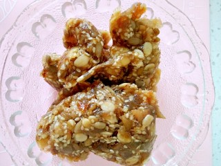 10、中式点心+月饼“蒸”的好吃！,准备200克的叉烧五仁馅