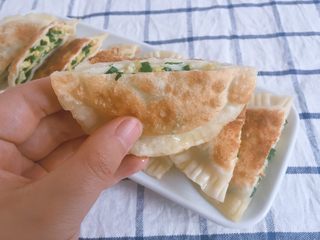 14、饺皮双层饼,做法有点像韭菜盒子