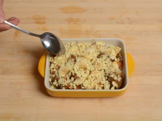 4、法式牛腩焗饭,芝士均匀的覆盖在食材上