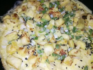 13、鸡蛋馒头披萨,撒适量葱花