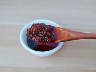 10、凉拌黄瓜卷,喜欢辣的加一勺辣椒酱。