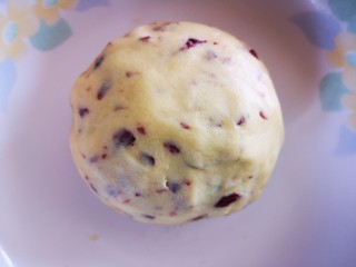 6、情人节之蔓越莓饼干,用手揉均成团