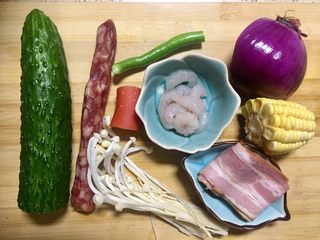 1、披萨~不一样的重奶酪拉丝披萨,准备所需食材