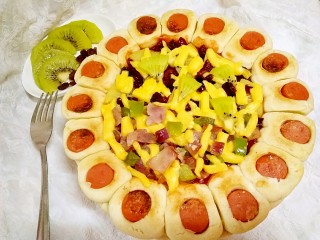 17、花边双拼披萨,一个平底锅出品的美味又高颜值的花边双拼披萨就香喷喷的出现在你面前了。