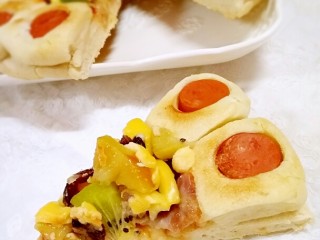 19、花边双拼披萨,酸甜水果披萨，一个披萨两种口味，岂不美哉！