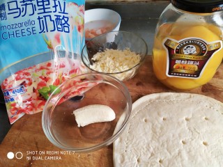 1、黄桃披萨,准备材料