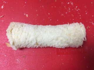 4、黄金吐司卷,卷起来。