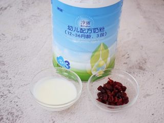 1、酸奶棒,准备好材料