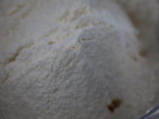 6、椰香奶酥,筛入混合后的粉类