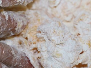 7、椰香奶酥,戴上一次性手机套，抓捏至无干粉状