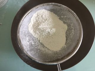 2、海苔咸味饼干,粉类过筛